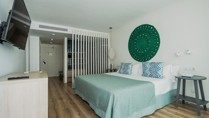 Double Rooms: Comfortable and stylish rooms with a balcony and city views